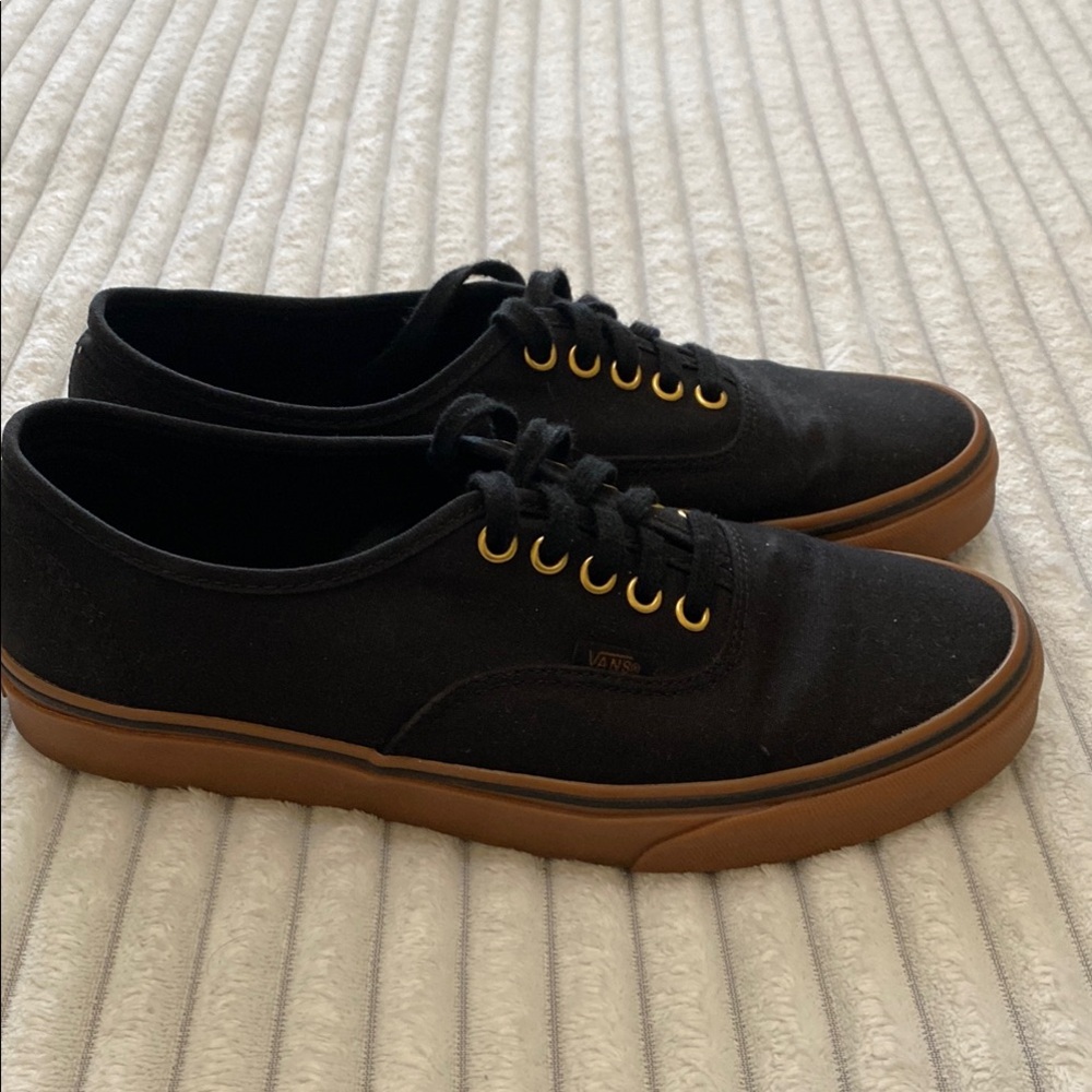 Vans Black Gum Sole Sneakers Classic Lace-Up Design